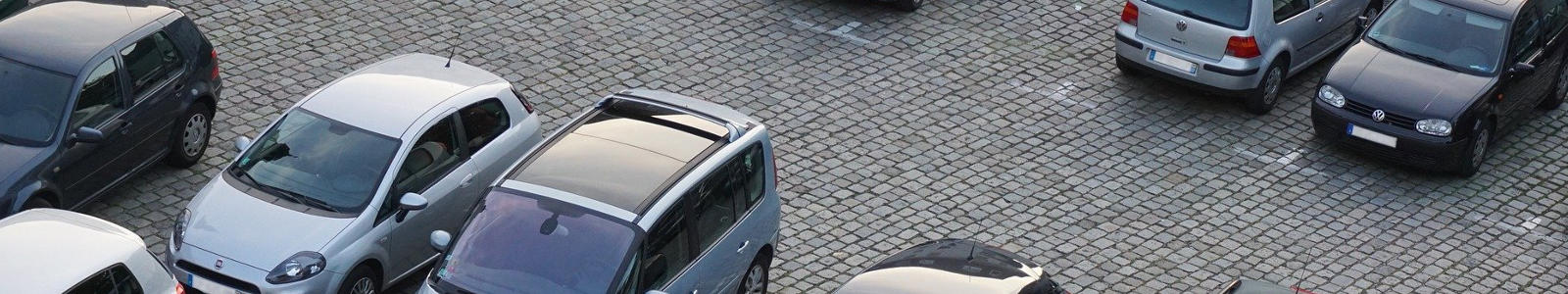 auta na parkingu, samochody na parkingu, parking rynek niepoomice